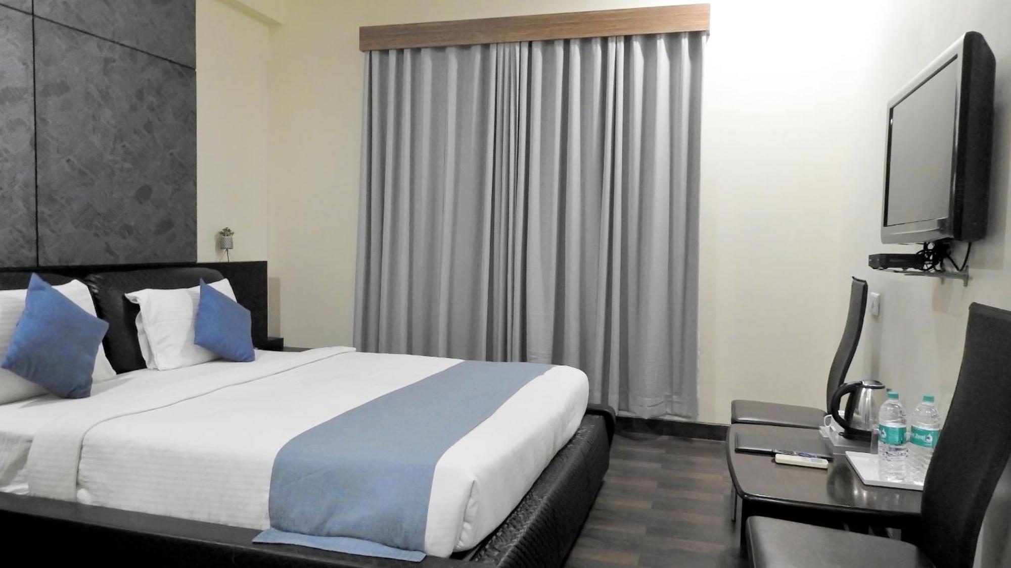 Hotel Sai Miracle Sirdi Kültér fotó
