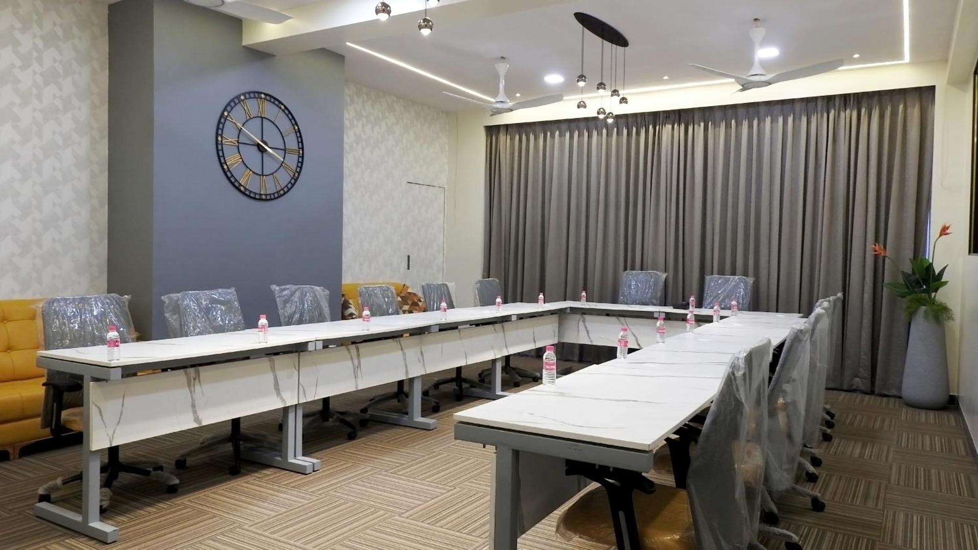 Hotel Sai Miracle Sirdi Kültér fotó