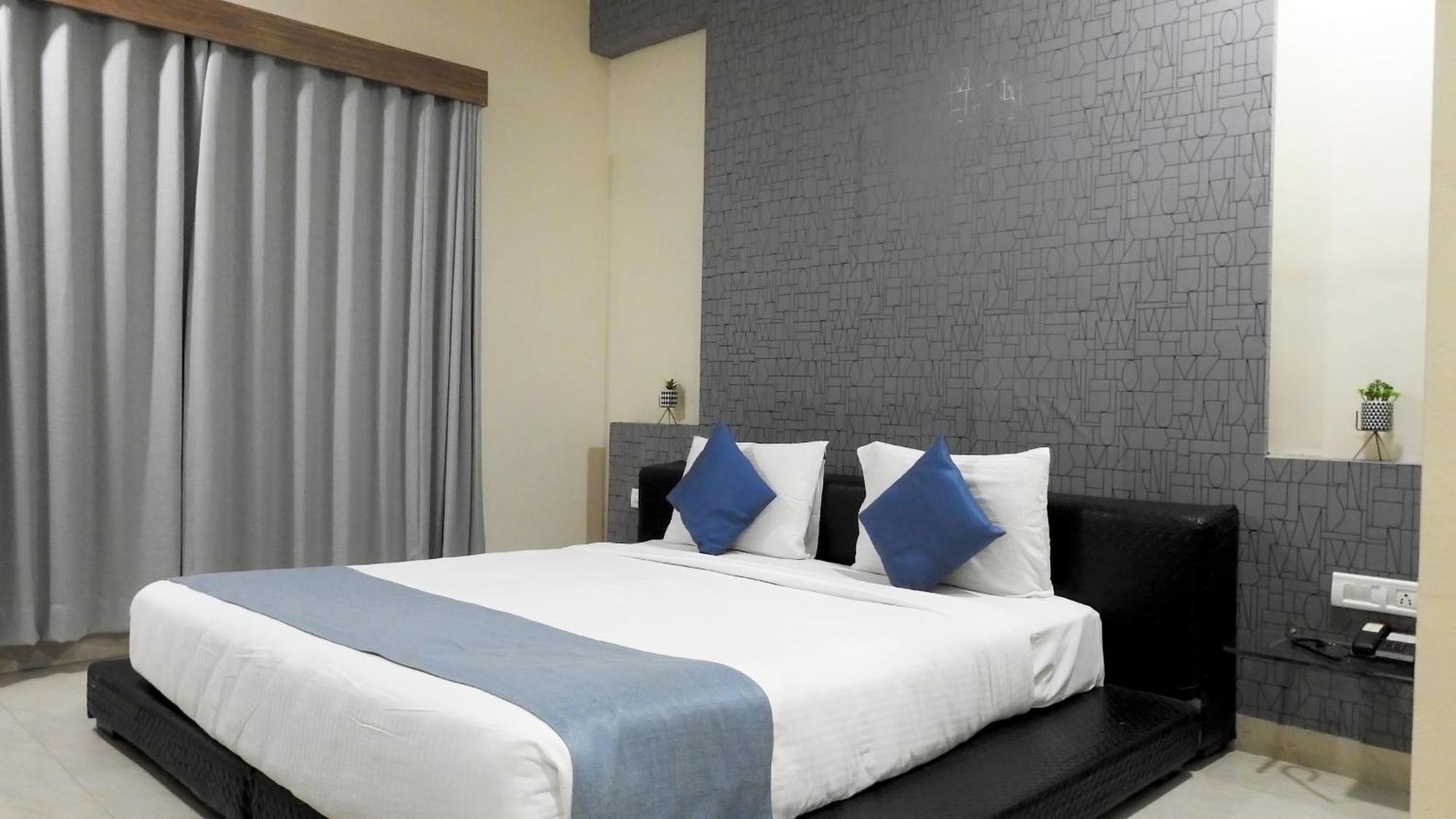 Hotel Sai Miracle Sirdi Kültér fotó