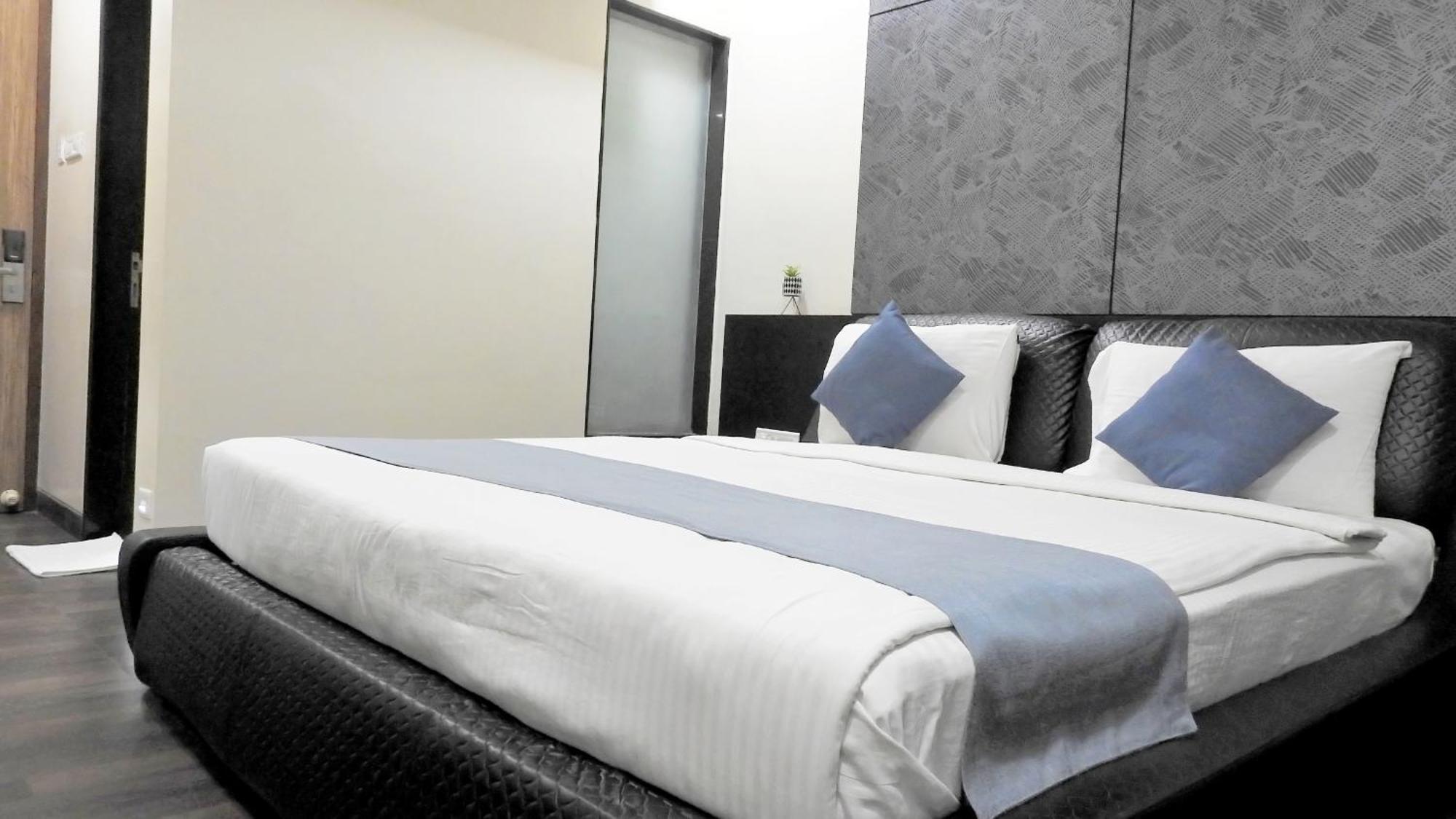Hotel Sai Miracle Sirdi Kültér fotó