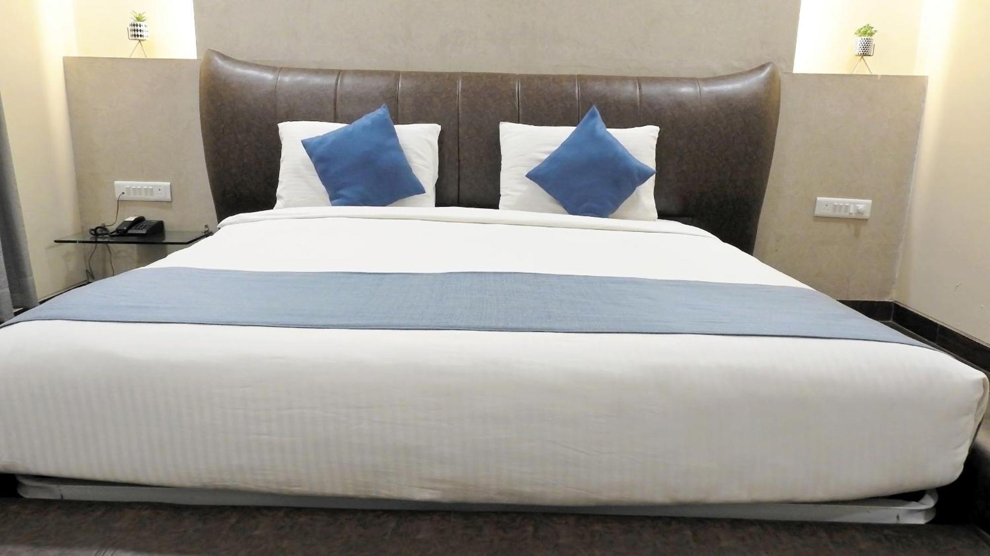Hotel Sai Miracle Sirdi Kültér fotó