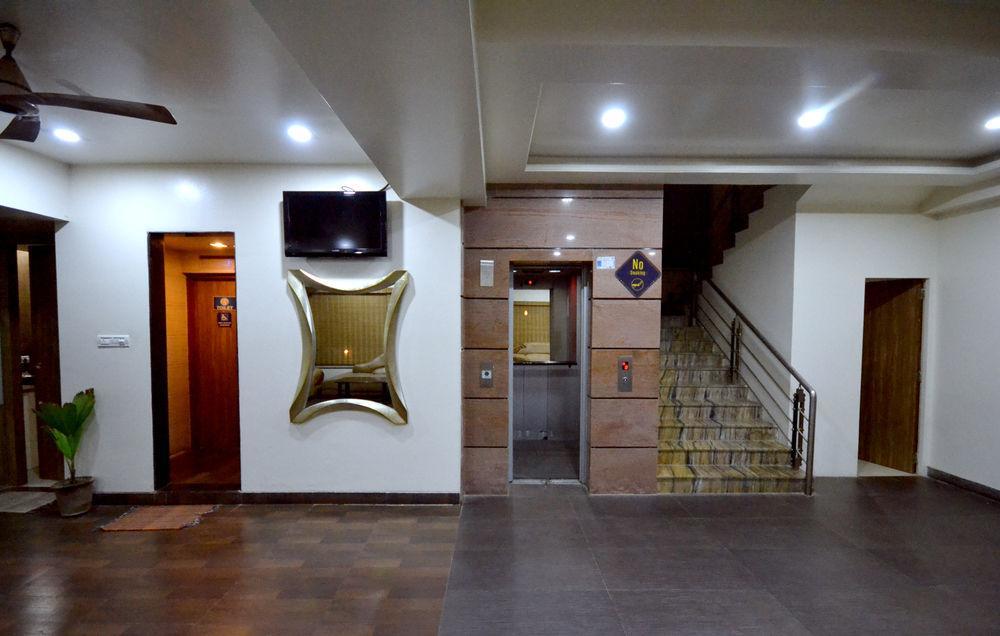 Hotel Sai Miracle Sirdi Kültér fotó