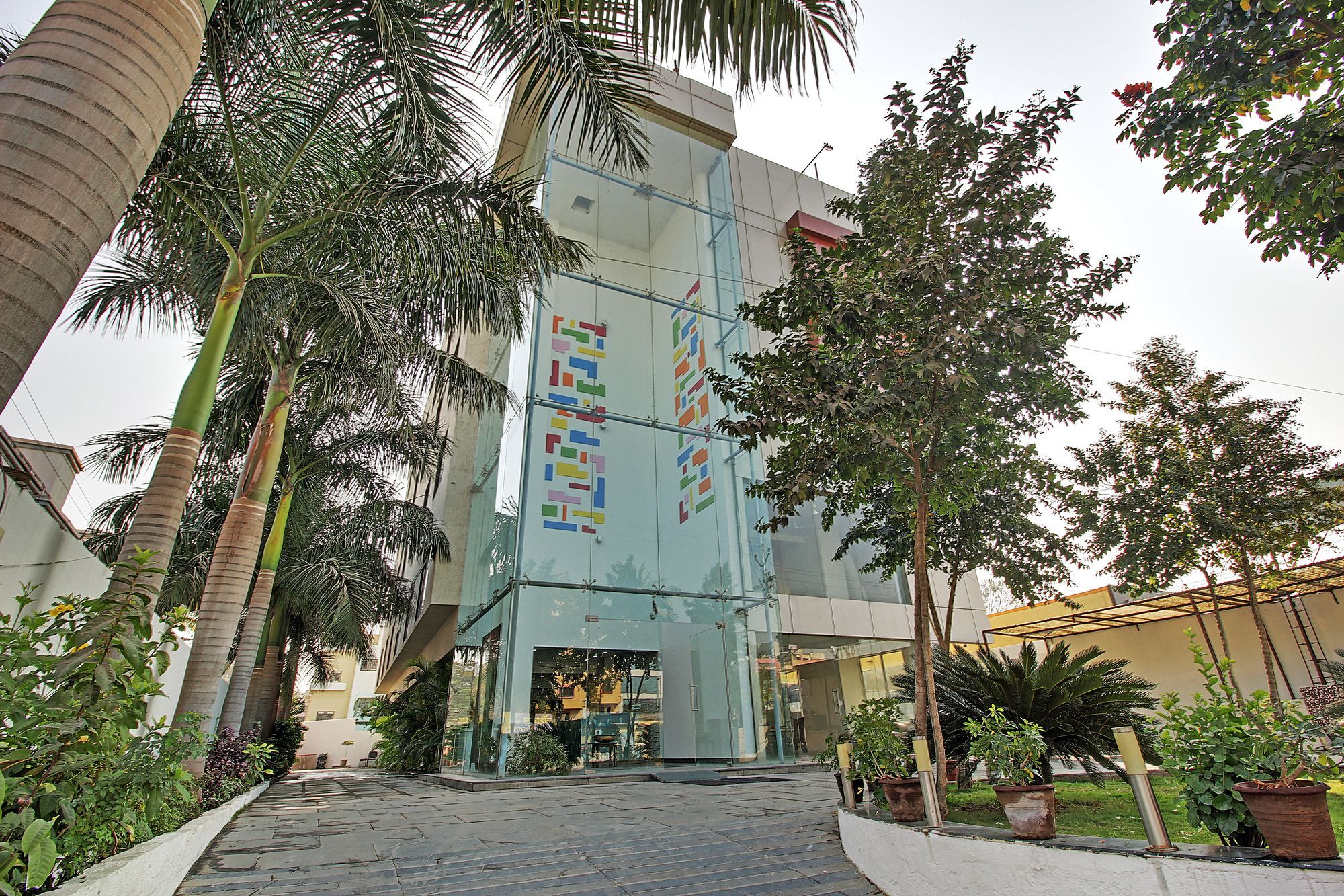 Hotel Sai Miracle Sirdi Kültér fotó